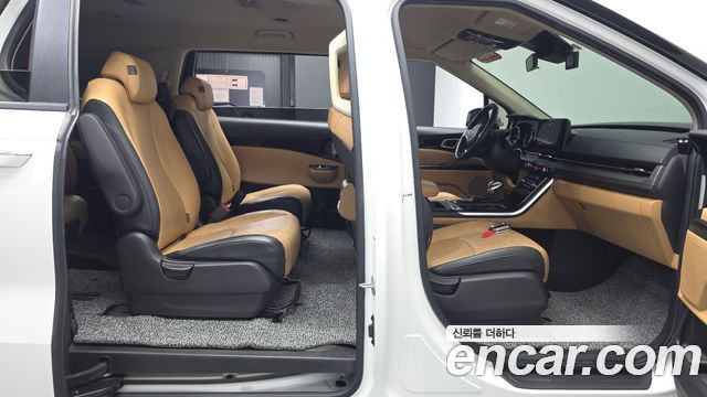 Kia Canival 2023 — photo 16