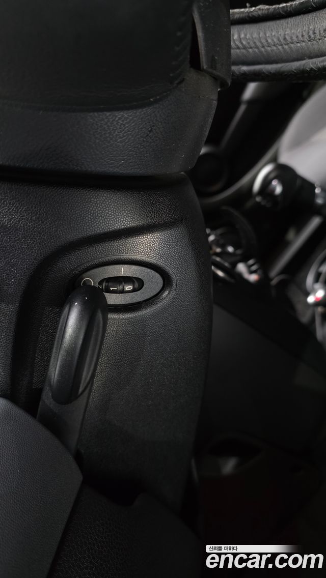 Mini Cooper 2011 — photo 17