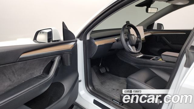 Tesla Model Y 2024 — photo 13