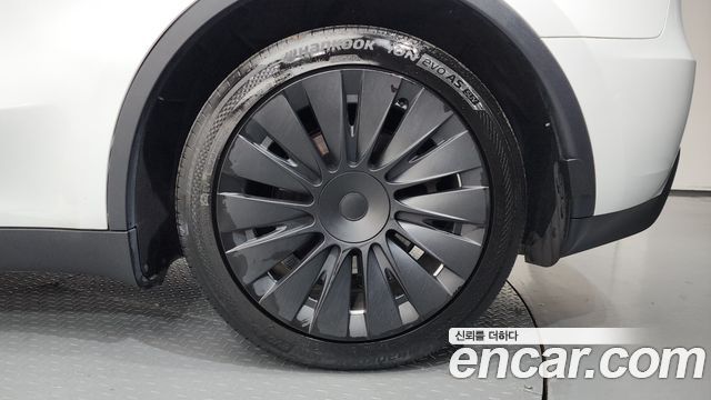 Tesla Model Y 2024 — photo 7