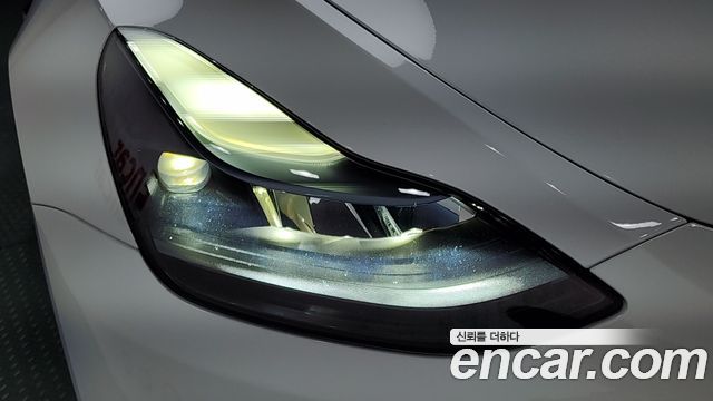 Tesla Model Y 2024 — photo 8