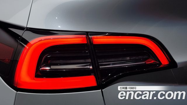 Tesla Model Y 2024 — photo 9