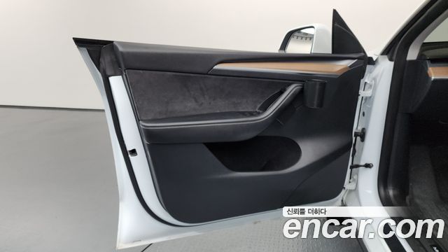Tesla Model Y 2024 — photo 14