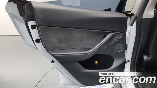 Tesla Model Y 2024 — photo 15