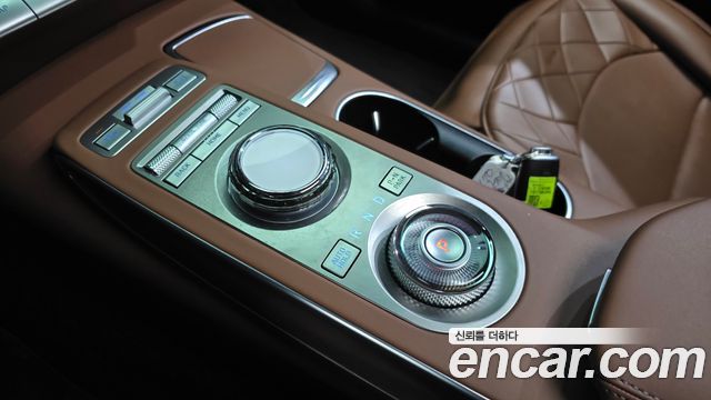 Genesis GV70 2024 — photo 12