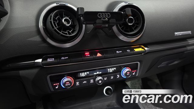 Audi A3 2019 — photo 23