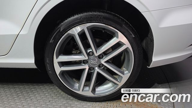 Audi A3 2019 — photo 7