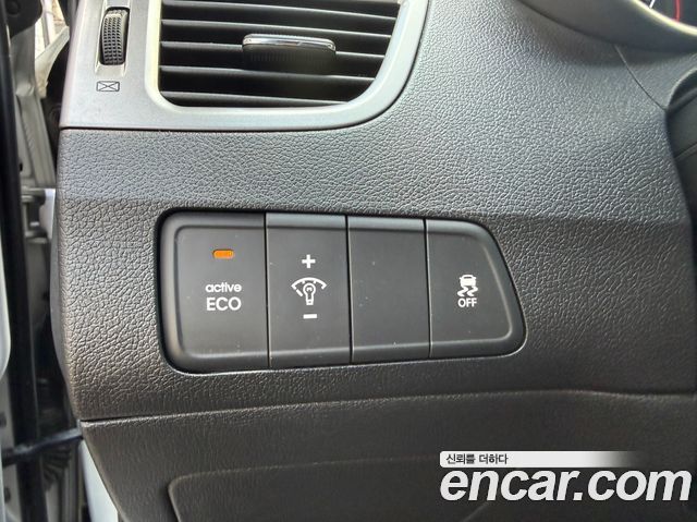 Hyundai AVANTE 2012 — photo 16