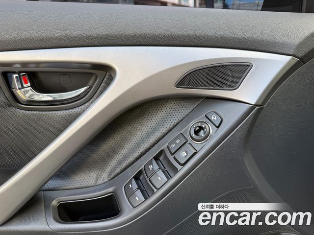Hyundai AVANTE 2012 — photo 17