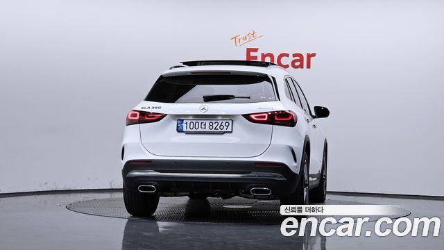 Mercedes-Benz GLA-Class 2023 — photo 4