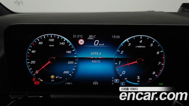 Mercedes-Benz GLA-Class 2023 — photo 8