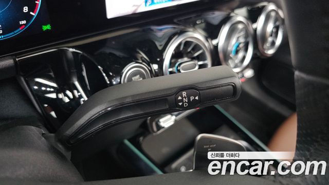 Mercedes-Benz GLA-Class 2023 — photo 9
