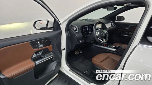 Mercedes-Benz GLA-Class 2023 — photo 10