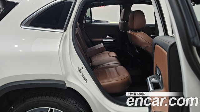 Mercedes-Benz GLA-Class 2023 — photo 12