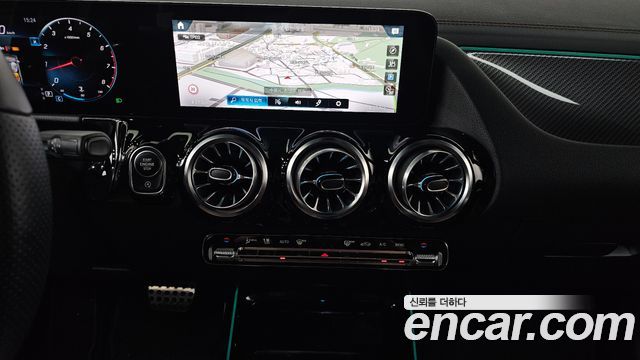 Mercedes-Benz GLA-Class 2023 — photo 14