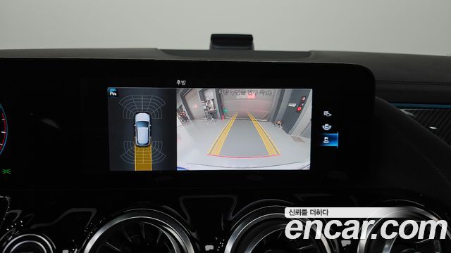 Mercedes-Benz GLA-Class 2023 — photo 15