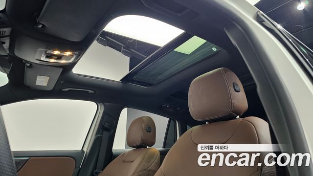 Mercedes-Benz GLA-Class 2023 — photo 18