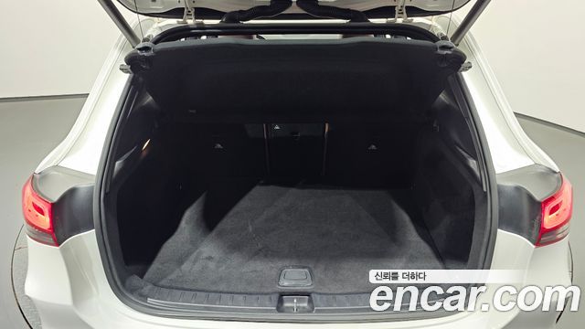Mercedes-Benz GLA-Class 2023 — photo 20