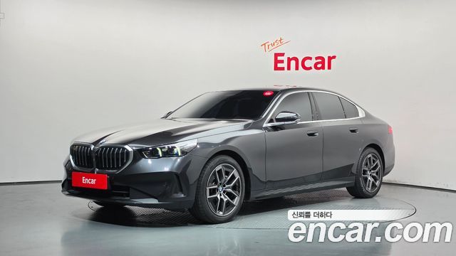 BMW 5-Series 2025 — photo 1