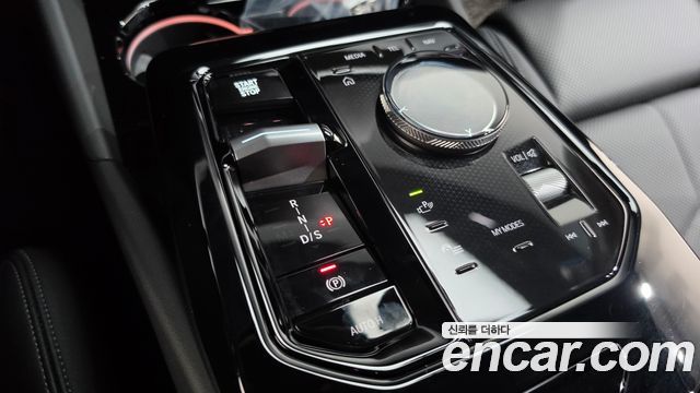 BMW 5-Series 2025 — photo 9