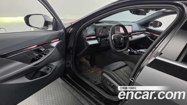 BMW 5-Series 2025 — photo 10