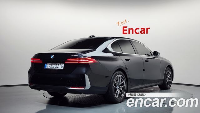 BMW 5-Series 2025 — photo 2