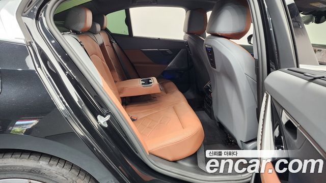 BMW 5-Series 2025 — photo 12