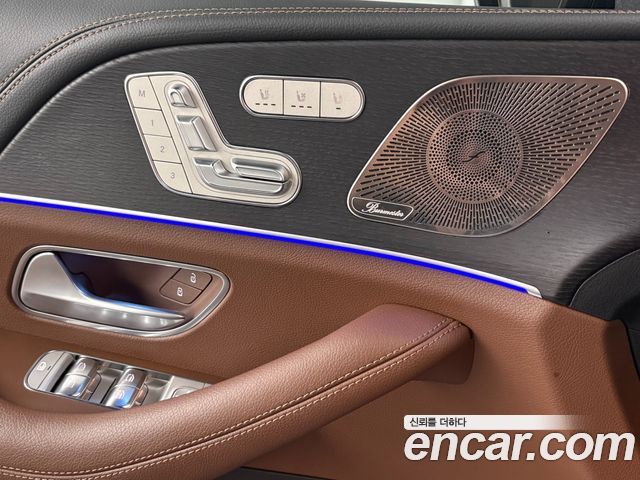 Mercedes-Benz GLS-Class 2025 — photo 10