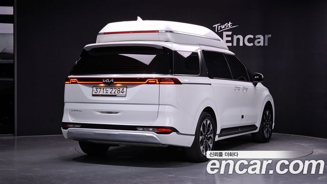 Kia Canival 2023 — photo 2