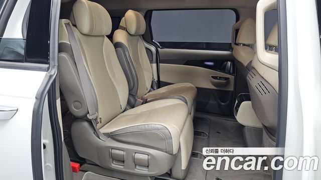 Kia Canival 2023 — photo 17