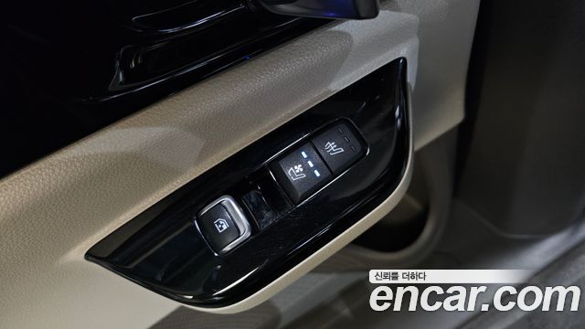 Kia Canival 2023 — photo 24