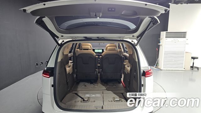 Kia Canival 2023 — photo 26
