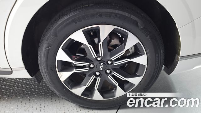 Kia Canival 2023 — photo 7