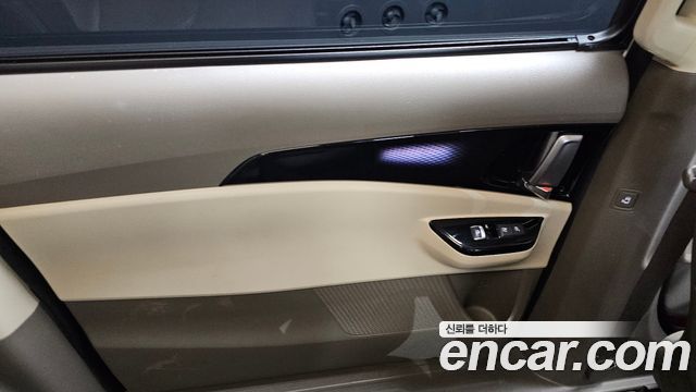 Kia Canival 2023 — photo 15