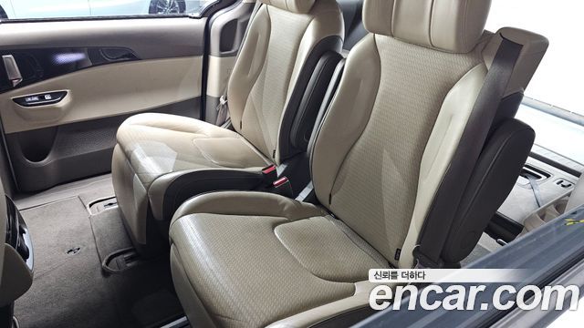 Kia Canival 2023 — photo 30