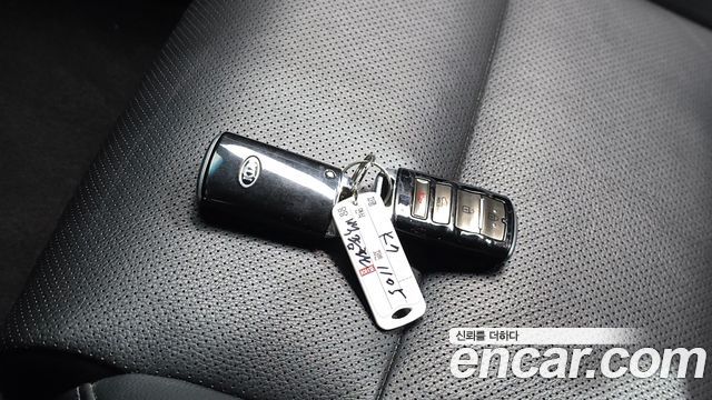 Kia K7 2016 — photo 31