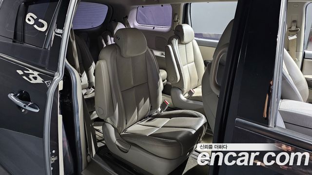 Kia Canival 2019 — photo 17