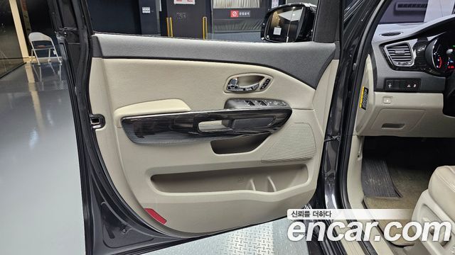 Kia Canival 2019 — photo 14
