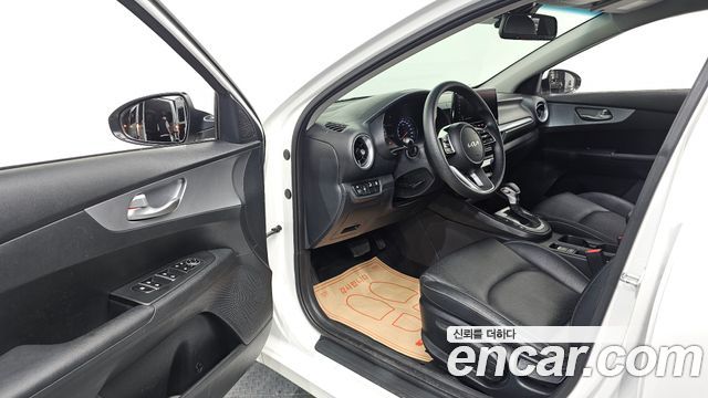 Kia K3 2023 — photo 13