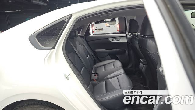 Kia K3 2023 — photo 17