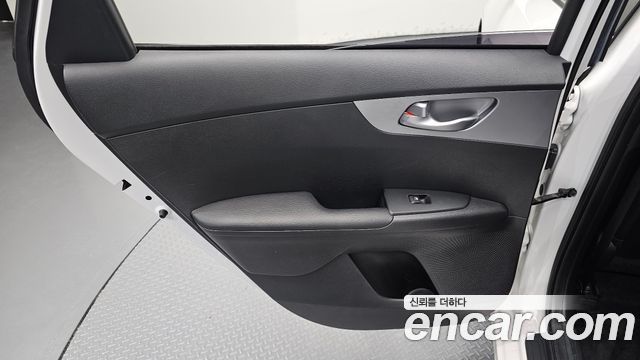 Kia K3 2023 — photo 15
