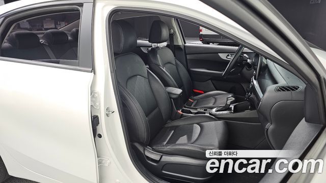 Kia K3 2023 — photo 16