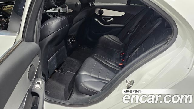 Mercedes-Benz C-Class 2017 — photo 12