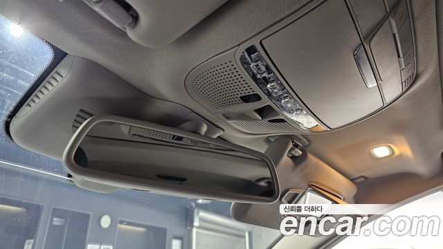 Mercedes-Benz C-Class 2017 — photo 18