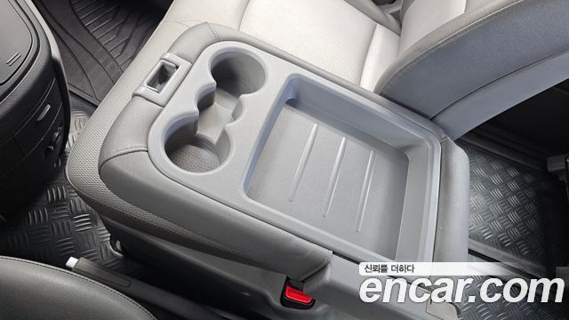 Hyundai Starex 2009 — photo 18