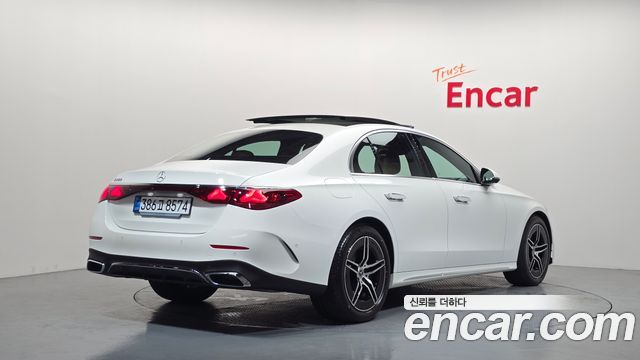 Mercedes-Benz E-Class 2026 — photo 2
