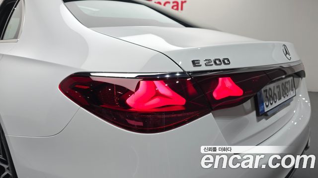 Mercedes-Benz E-Class 2026 — photo 9