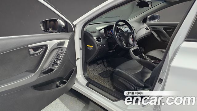 Hyundai AVANTE 2016 — photo 13