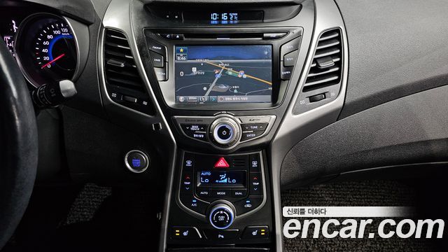 Hyundai AVANTE 2016 — photo 18