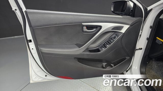 Hyundai AVANTE 2016 — photo 14
